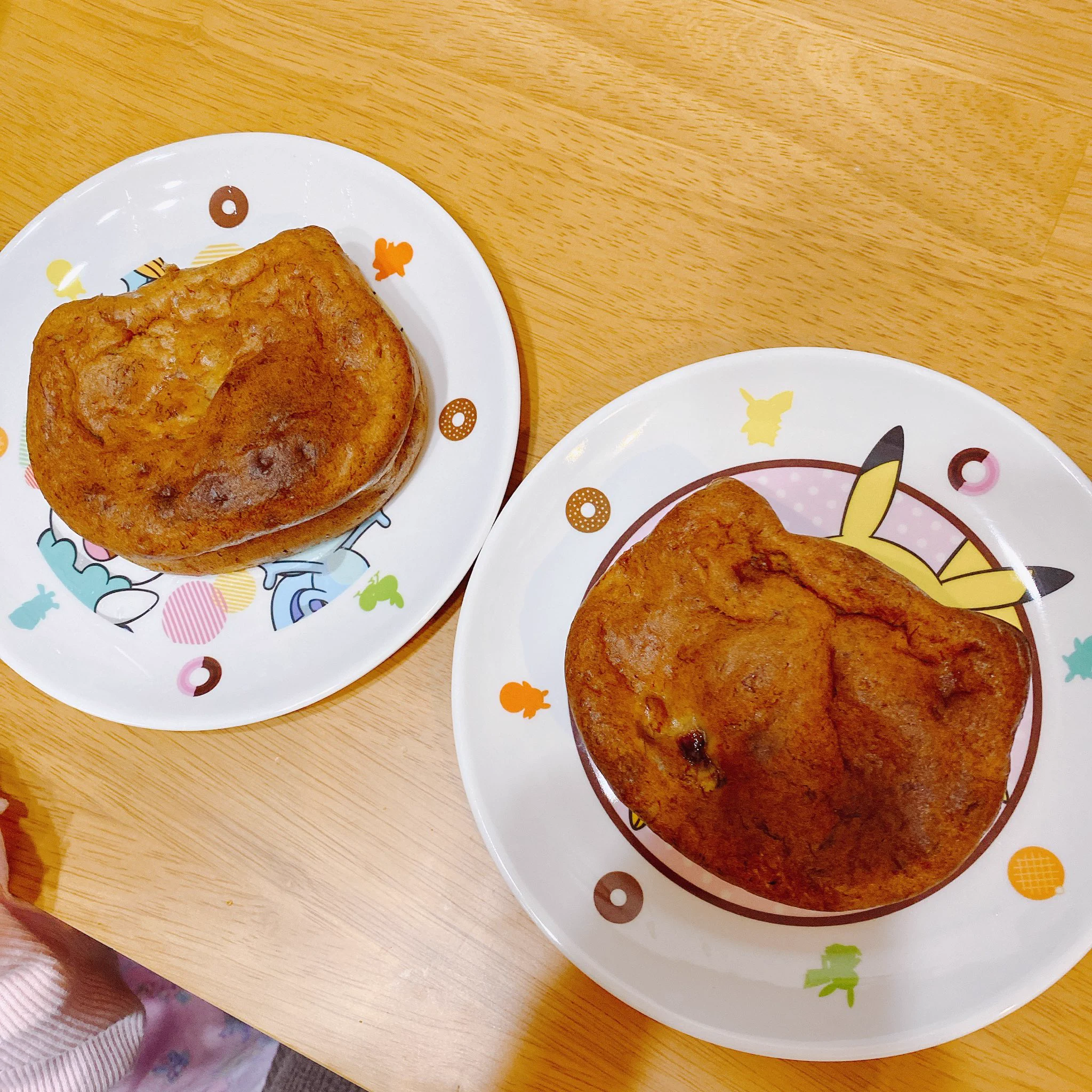 これみてバナナ山盛りあったのでさっそく🤭💕
1.5倍量で豆乳で🙌粉半端に余ったのも入れちゃったけど☺️
ぬこちゃん型でかわいくなった🥰  
