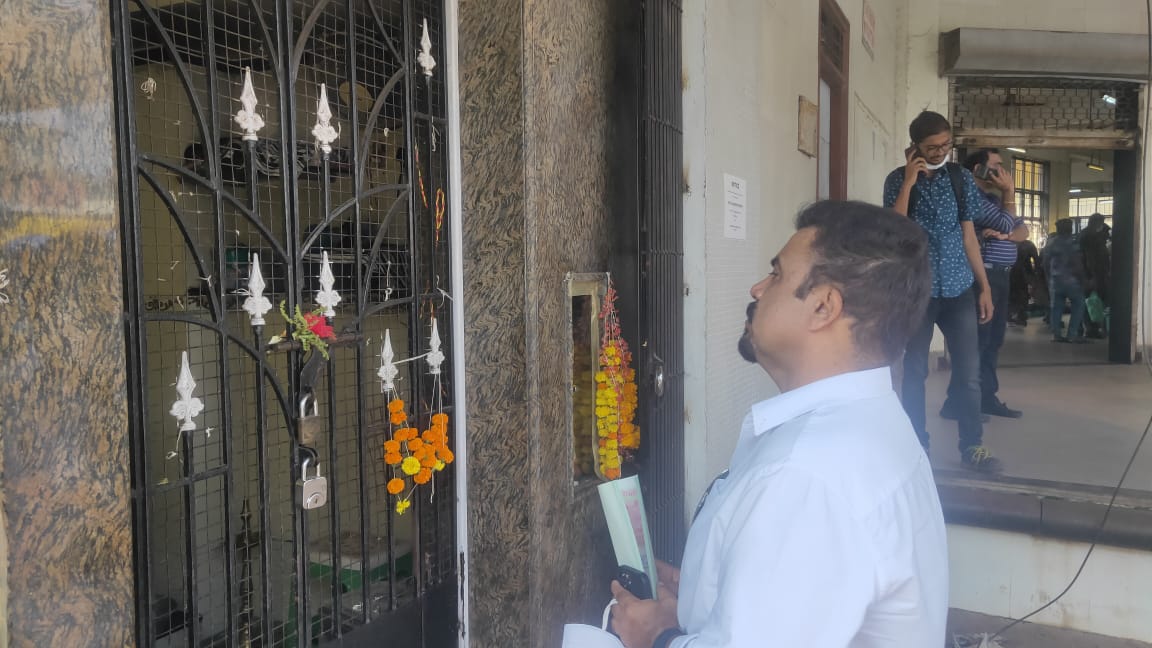 ANewDawnForGoa's tweet photo. Our leader @MenezesAnthony_ seeks blessings at a Chapel outside the Mapusa Matladar office before filing his nomination.
#VoteForTMC #GoenchiNaviSakal https://t.co/v4NaKAdYMS