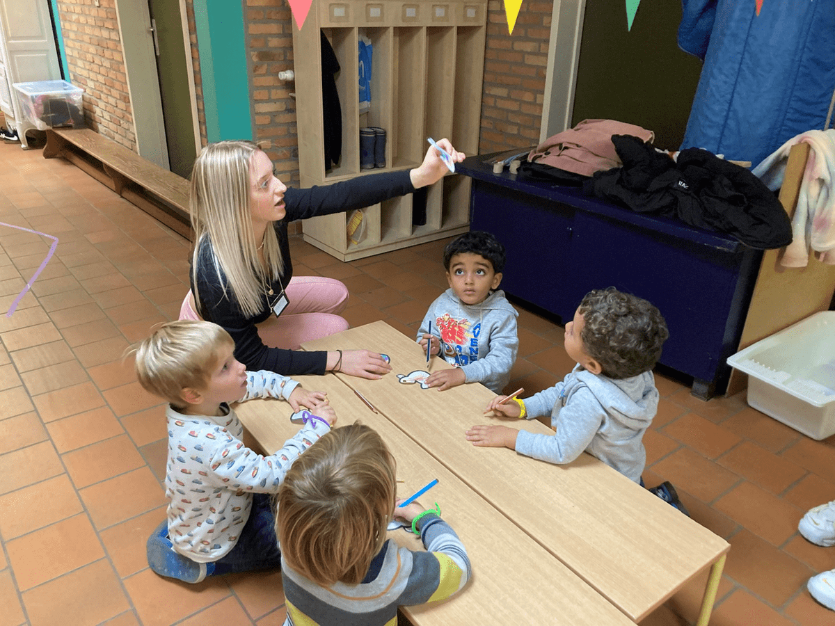 europa_wse's tweet photo. Heb jij al ontdekt wat leerkracht Kate van Campus Het Spoor te vertellen heeft over het #ESFproject Warme Scholen? Kate: "Dankzij de flexibiliteit van vandaag krijgen we onze leerlingen aan de eindmeet, en daar draait het om." 🙌 Meer in dit interview 👉 https://t.co/zOa4MWuJkf https://t.co/gNHCTr92zs