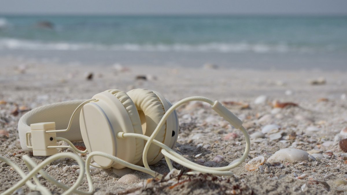 PipMagazine's tweet photo. Did you see Pip’s Top 15 #Sustainability #Podcasts Guide yesterday? https://t.co/Kq6nRsahVk Here are just some of the fine podcasters we featured: @permaculturepod, @epicgardening, @Alexx_Stuart, @_sarahwilson_, @JillCloutier, @GraihaghJackson (@BBCWorldService) https://t.co/BUSRJS6Leo