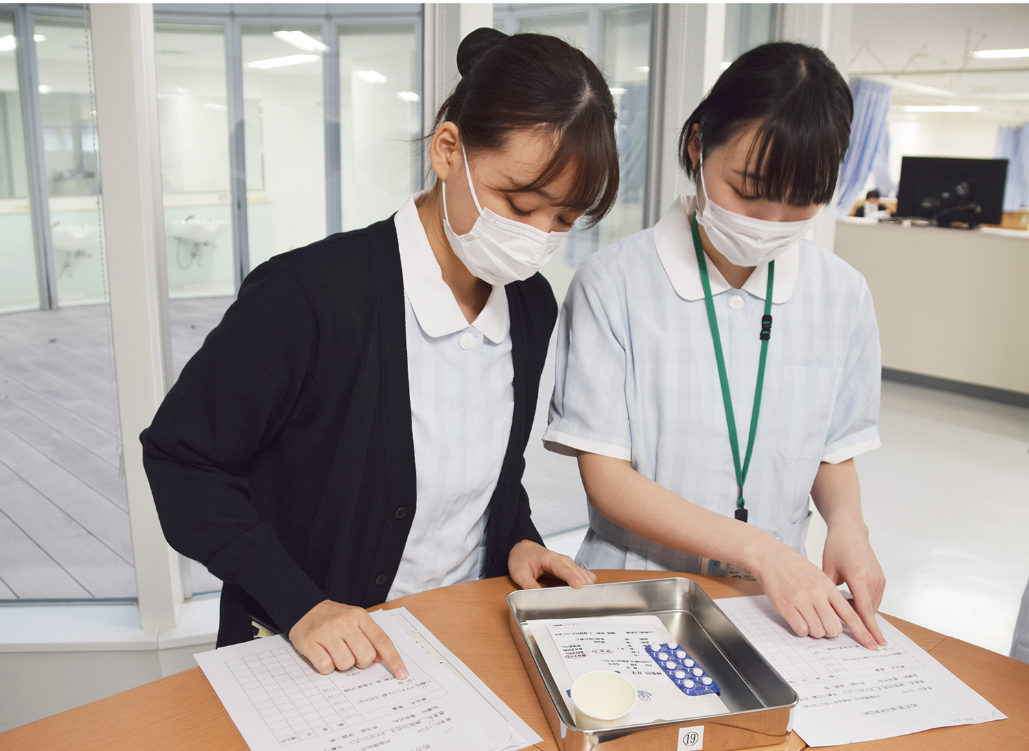 岩崎学園 横浜実践看護専門学校 公式 現在 コロナウイルスまん延防止の観点から登校日が少なくなっていますが こうして演習が出来る喜びを感じながら学ぼうとする姿がステキでした 岩崎学園 横浜実践看護専門学校 T Co 0ckc6aopf7