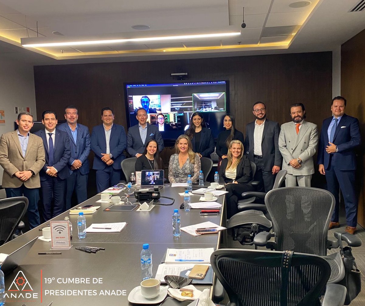 ANADEcolegio's tweet photo. Hoy celebramos la 19 Cumbre de Presidentes de Secciones #ANADE en la que refrendamos el compromiso de consolidar a la @ANADEcolegio a nivel nacional.

Gracias @BashamLegal #Querétaro por habernos recibido en sus oficinas. https://t.co/IzZbT7P0Bm