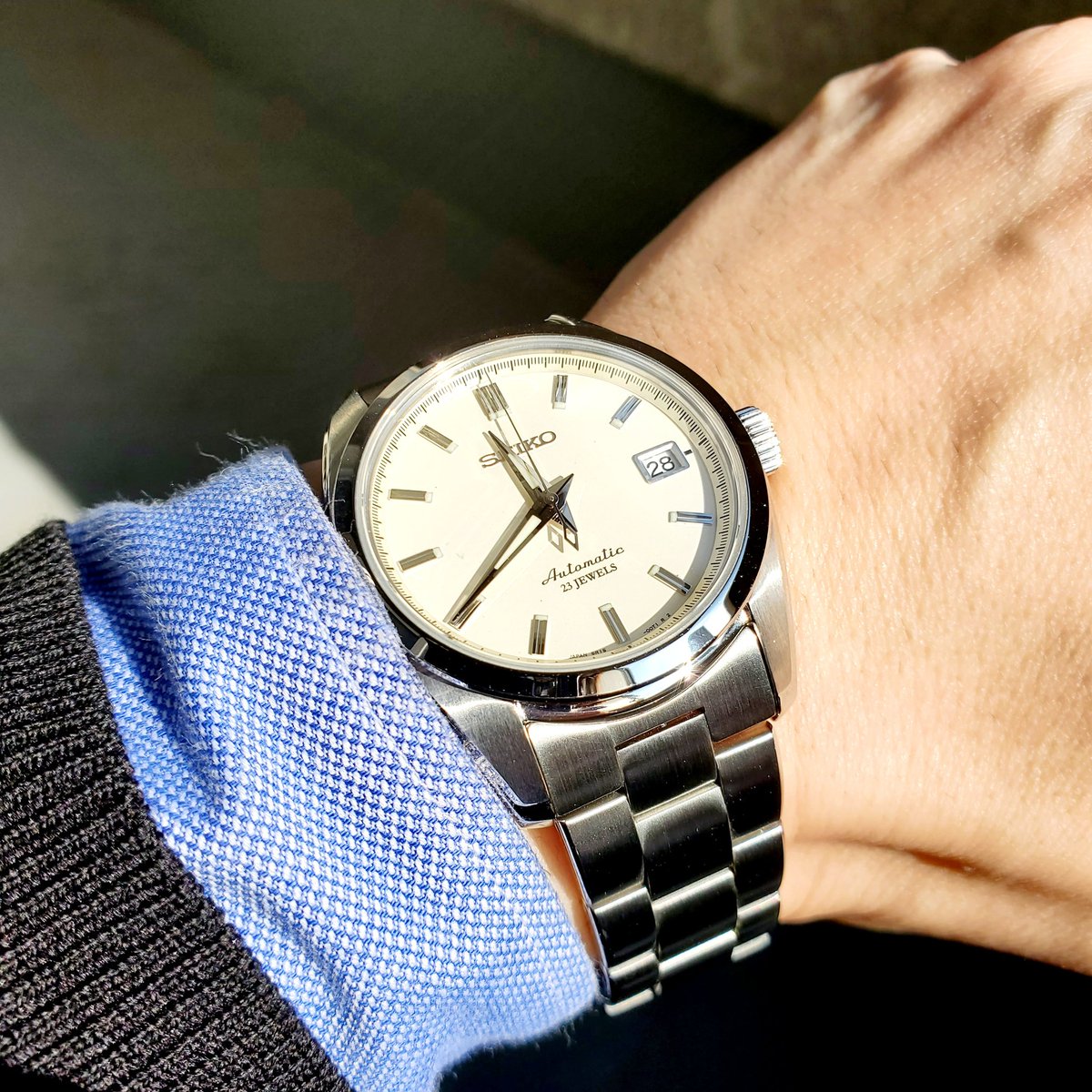 Suna_Watch's tweet photo. 金曜はド派手な時計で行きたいところですが、予告通り!035でやんす。
#seiko #セイコー #sarb035 #腕時計 https://t.co/YIMDYz6Yho
