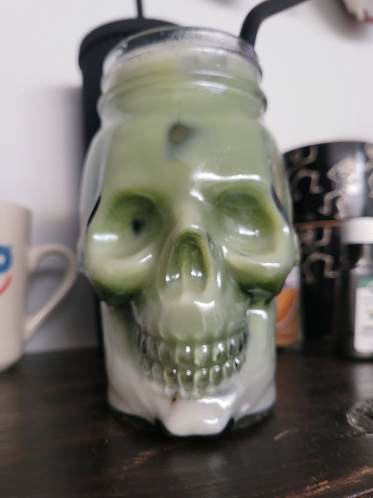 HuNnyBunnzQt's tweet photo. I love making my homemade matcha!!๐ ๐ ๐ ๐ต โก#matcha #matchaforever
#skull #gothkitchenโก https://t.co/GbA0cEJJsd
