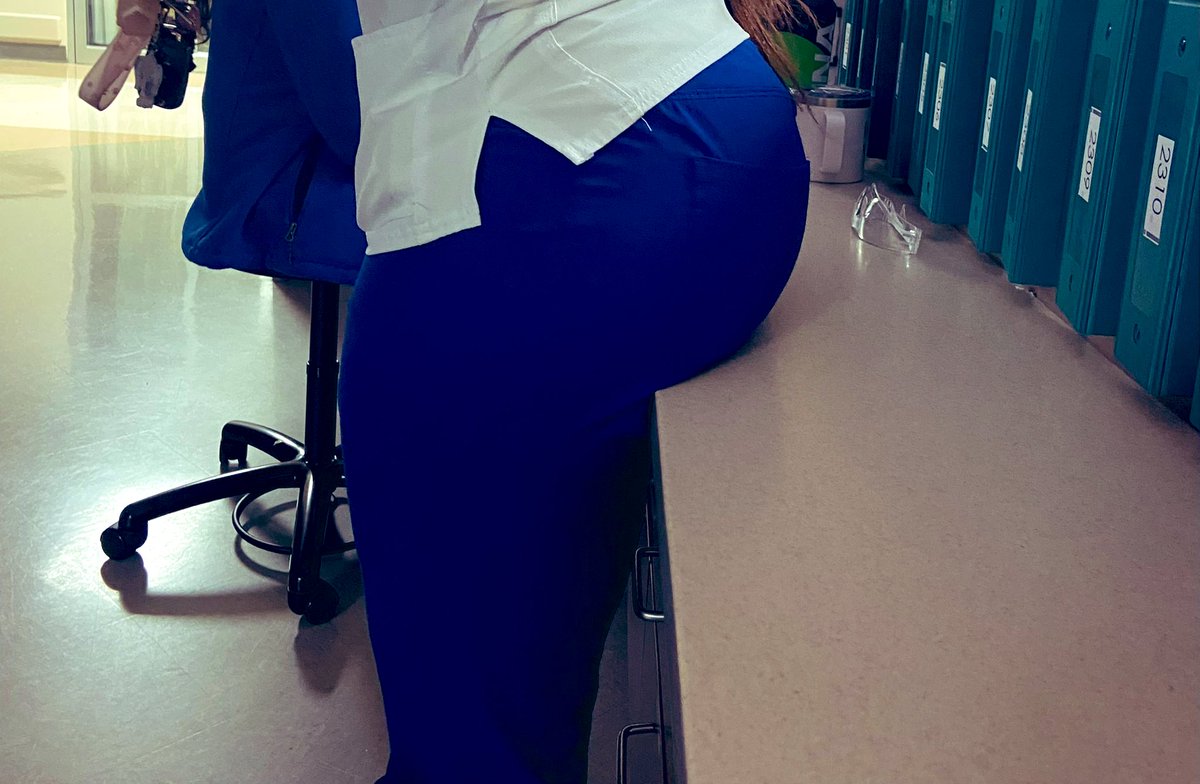 foreigncurves_'s tweet image. My coworker took a picture of me and said “let me show you what we see” 😭😭😭