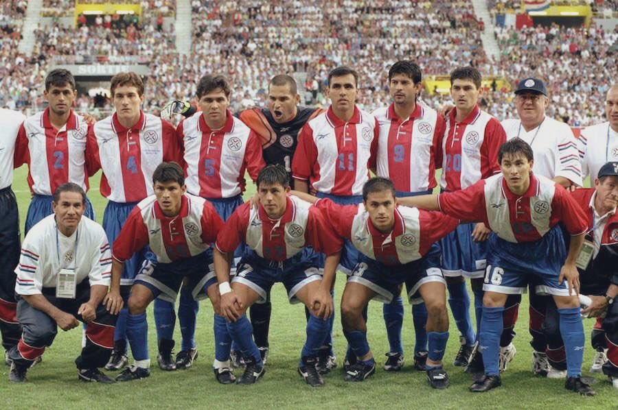 Los que hicieron #historia y dejaron en alto el nombre de #Paraguay ❤️🤍💙 @Albirroja #GraciasTotales #Francia98 #TBT