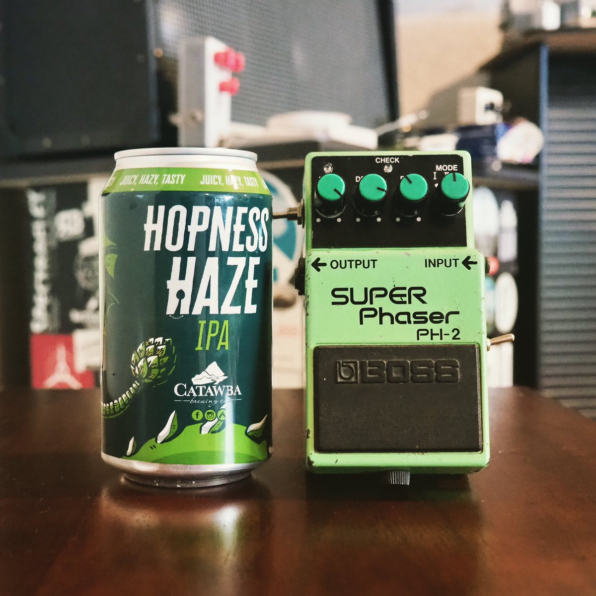 beerandpedals's tweet photo. A @CatawbaBeer Hopness Haze IPA paired with the #shredshackrepair-modded PH-2 SUPER Phaser from @bossinfoglobal 🍺🎛
.
#beer #pedals #beerlover #pedalsandeffects #effects #pedaloftheday #effectspedals #craftbeer #boss #hopnesshaze #ipa #phaser https://t.co/3VBxjfaNrR