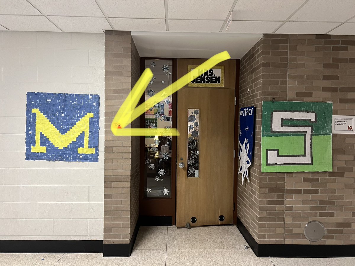 MrsKaraJensen's tweet photo. After weeks of hallway victory, this showed up next to my door🙄 #GoGreen @michiganstateu https://t.co/pzKqIdpidh