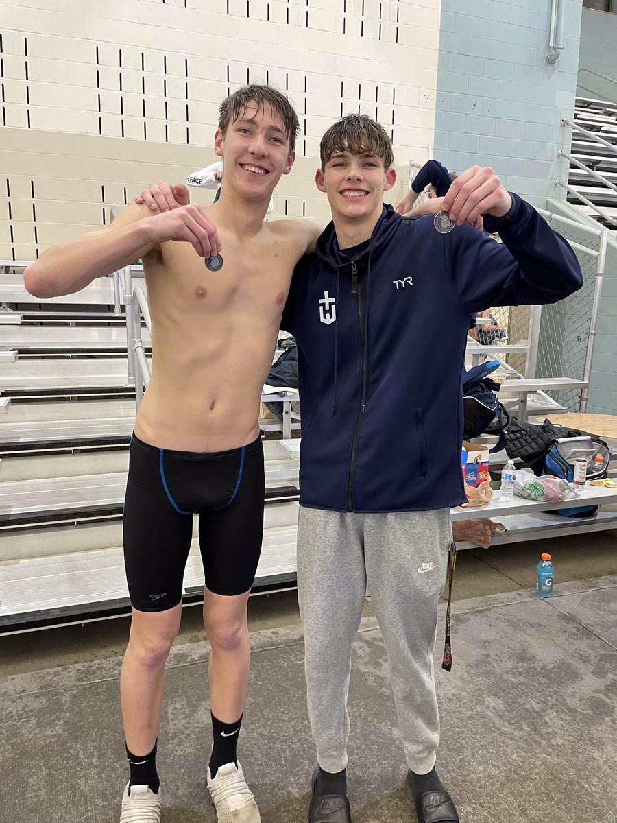 Congrats to our 2nd team all city guys! Ryan got 2nd in the 500 and Dylan finished 2nd in the 50! Way to go! 💪 

#TheCatsAreSwimming