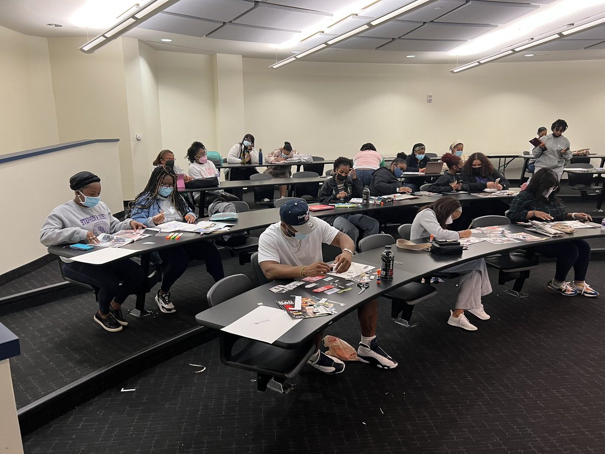 SFA_ALPHAS's tweet photo. We appreciate everyone who came out to support the PHam in making vision boards for 2022! π€πΎ #SFAlphas #SFAPHam https://t.co/gJjBynWAl8