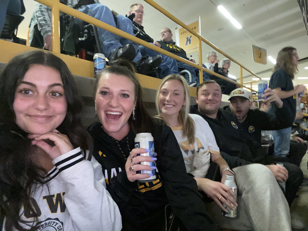 jessicaberning_'s tweet photo. Goooo Hawkeyes!!! #fightforIowa #hawkeyes https://t.co/HWeF9T3dVj