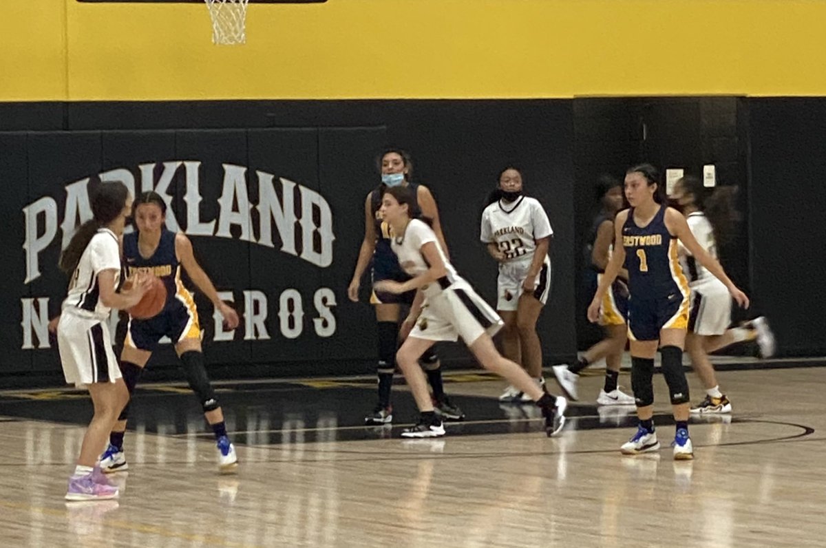 plarabazan's tweet photo. Great game between Parkland Lady Novilleros and Eastwood Raiders. @reynahustles @PichardoHAP @DrLauraVen https://t.co/dPfR7CDgAJ