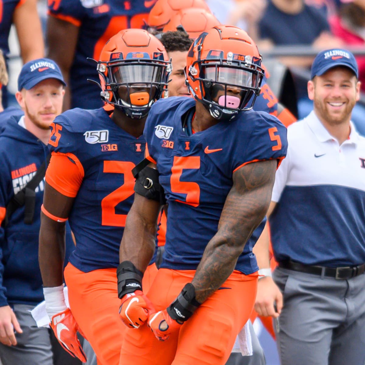 #AGTG Blessed and thankful to receive an offer from the University of Illinois!🔶🔷 
<a href="/BretBielema/">Bret Bielema</a> <a href="/Coach_Walters/">Ryan Walters</a>
@CoachKaneIllini <a href="/IlliniFootball/">Illinois Football</a> 
#famILLy #Illini
