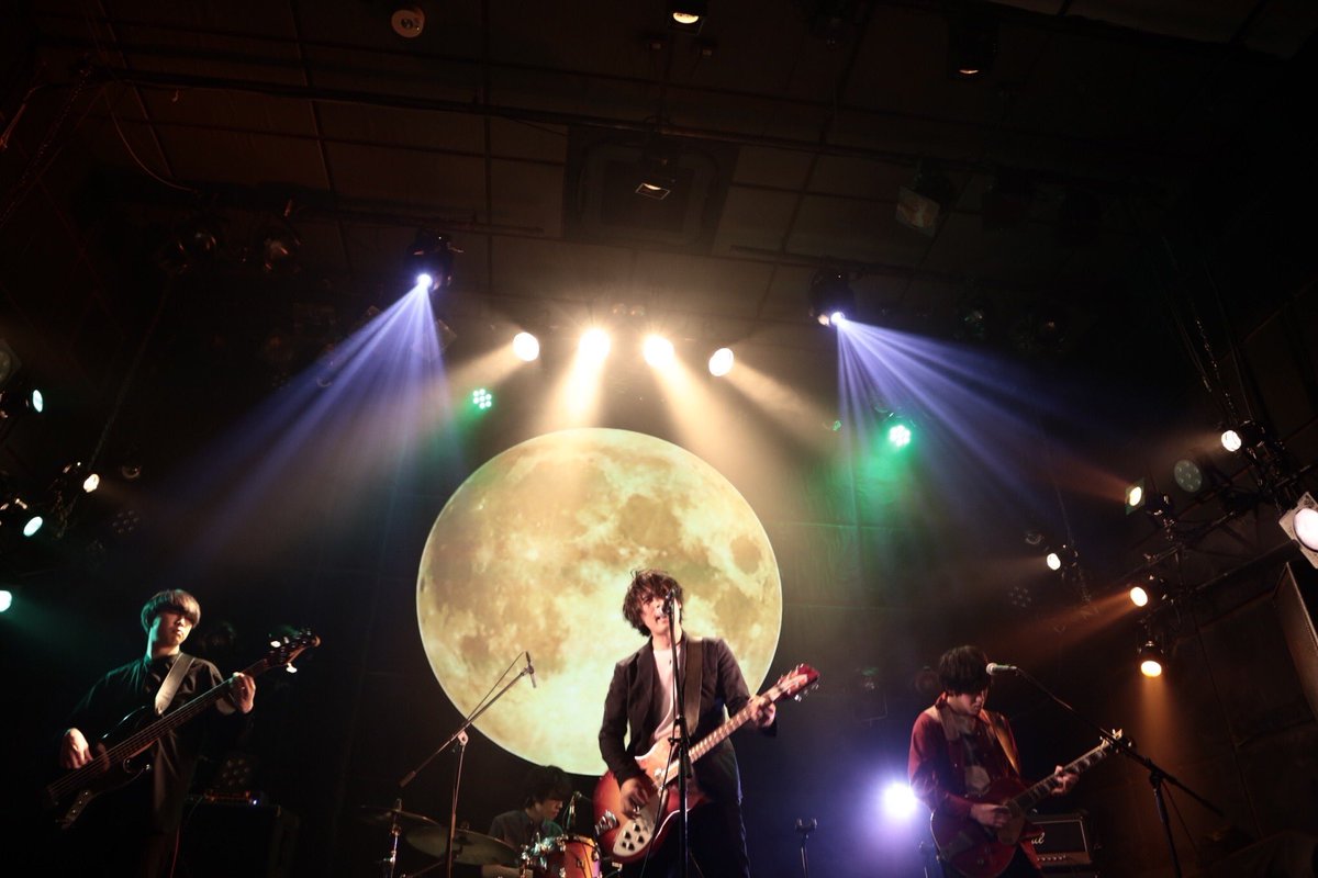 NextPlayFes's tweet photo. 『#NEXTPLAYFESTIVAL’22』

当日勢いのあるライブで会場を
盛り上げてくださった
tiny skunkさんの
オフィシャルスチールを公開📸

配信チケットは
【明日朝8:30】まで購入可能💨
楽曲から生まれた舞台と音楽ライブを是非お楽しみください！

🎟購入・ご視聴はこちら🔻
https://t.co/HN1LuKFOca https://t.co/b3lkxnzDDf