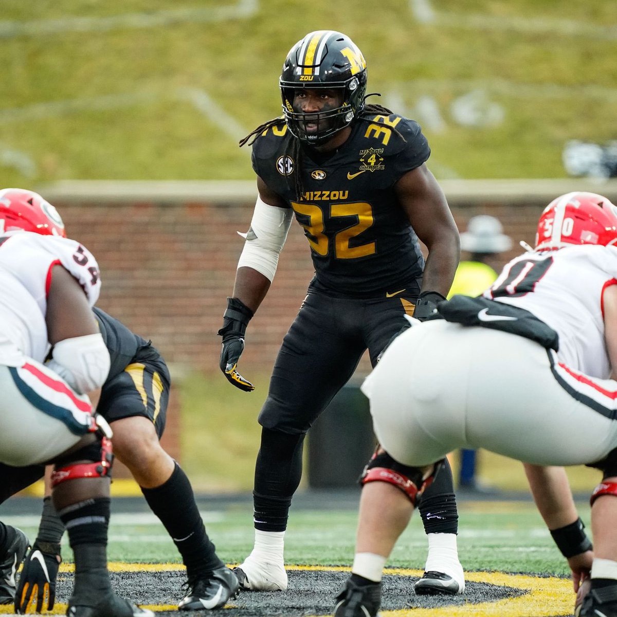 drogers041's tweet photo. Blessed to receive an offer from the University of Missouri!! 🐯 #MIZ @CoachBlakeBaker @CoachDrinkwitz @CyWoodsFB212 @CyWoodsFB212 https://t.co/tArgAvZLcf