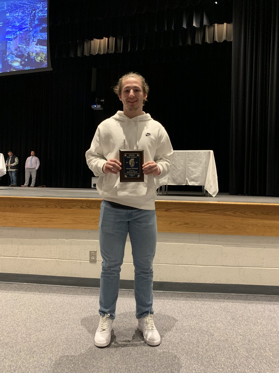 CTrojanFootball's tweet photo. Kenny Burgess Memorial Defensive MVP-Anthony Smith
89 tackles 4 TFL 1 Sack 3 forced fumble 3 fumble recovery
@AnthonySm1th4 https://t.co/YXudCIdvzH