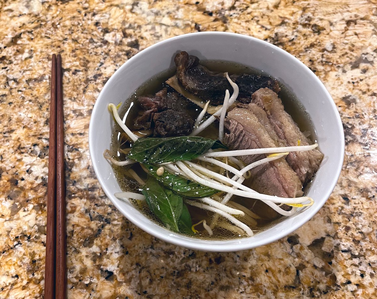 clarijanet's tweet photo. Made phở today with beef brisket and bone marrow 😍 The spices and aromatics filled the house with such a nostalgic scent :’) I really took my mom’s cooking for granted when I was younger bc I rly had the audacity to say I was sick n tired of phở at one point in my life 😂 https://t.co/tPRuLXqQpF