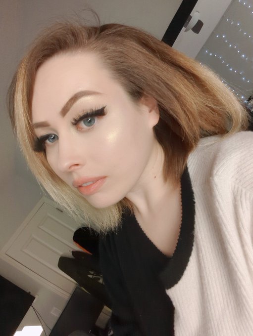 Watch Rey 🐉's leaked NSFW photo on TwXstars