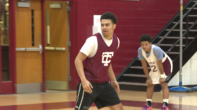 MitchBTV_'s tweet photo. Coming up in a few on @FOX56News, we feature @camdyncombs, our multi-faceted, @TCDORES1 businessman Student-Athlete of the Week. 

An inspiring story at just 17 years old. https://t.co/yrONMMlml5