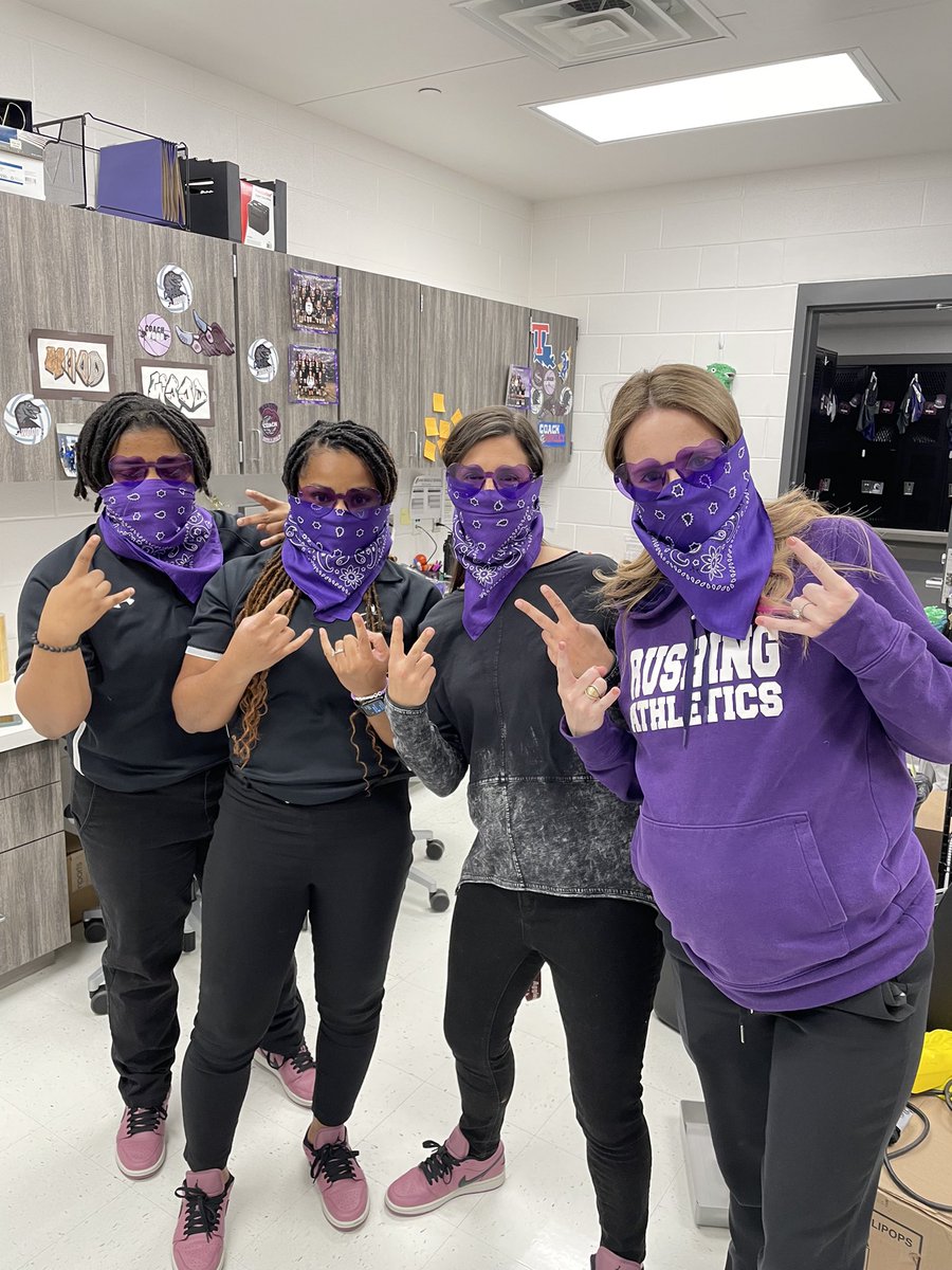 CoachMillsap's tweet photo. I had a bad day today…. Can you tell??? #Wearedinosaurs #thatsmyTribe @GirlsRushing @ProsperRushing #dontcomeforourpurple https://t.co/o20vd7L1tu
