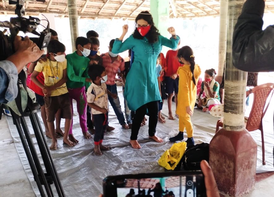 nandanadevsen's tweet photo. “Award-winning actor, writer&amp; activist Nandana Sen, Ambassador of ⁦@stc_india⁩ , spent 2 days w/ children &amp; families shattered by the dual crisis of #Covid &amp; Yaas in Sunderbans. She even taught the kids &amp; danced w/them! People were thrilled to be w/ the beloved actress”⁩ https://t.co/cVLZ41bHUu
