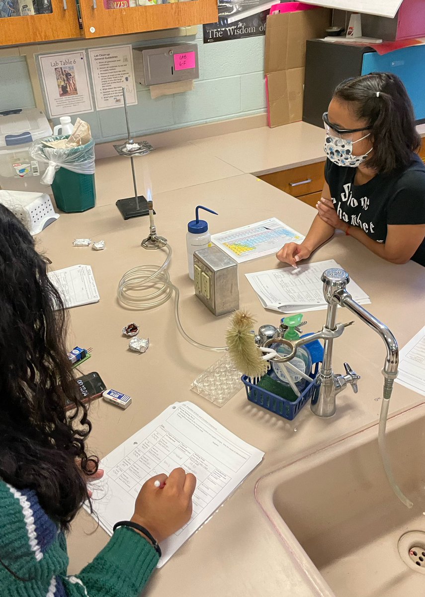 JWhiteScience's tweet photo. HSA Chemistry students investigating the properties of ionic and covalent substances @PHS_HSA #phshsa https://t.co/f0r9AGuEOZ