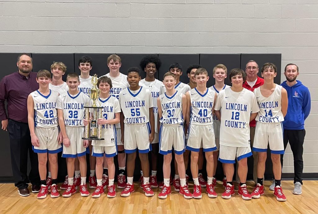 ebayguruEric's tweet photo. 🚨🚨🚨 So proud of my 6th &amp; 8th grade teams tonight! Both Salt River Conference Champions!!!

🏀🏀🏀 Lincoln County Middle School Boys Basketball 🏀 🏀🏀 https://t.co/f1LVIS41Iw