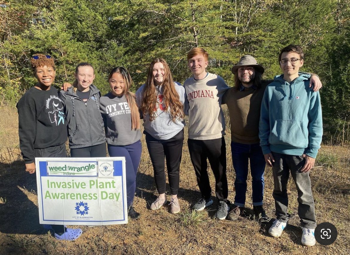 aporegionh's tweet photo. #tbt to all of these amazing service projects our chapters planned last semester for National Service Week! November 2021 Theme: Environment 💙💛 #aporegionh #aponsw https://t.co/vdDXDug407