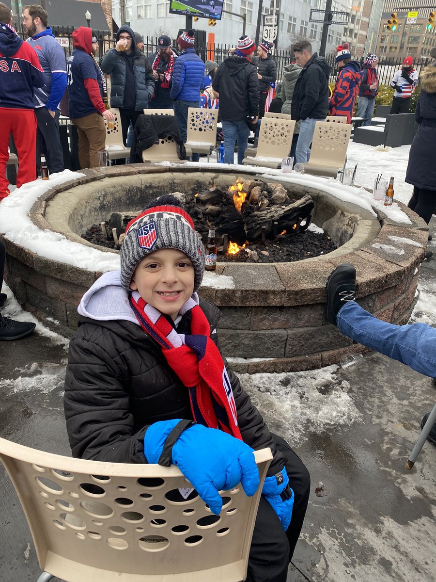 Teelangs's tweet photo. A good time was had by all. #all3points #USMNT https://t.co/Oxdk2FwAjx