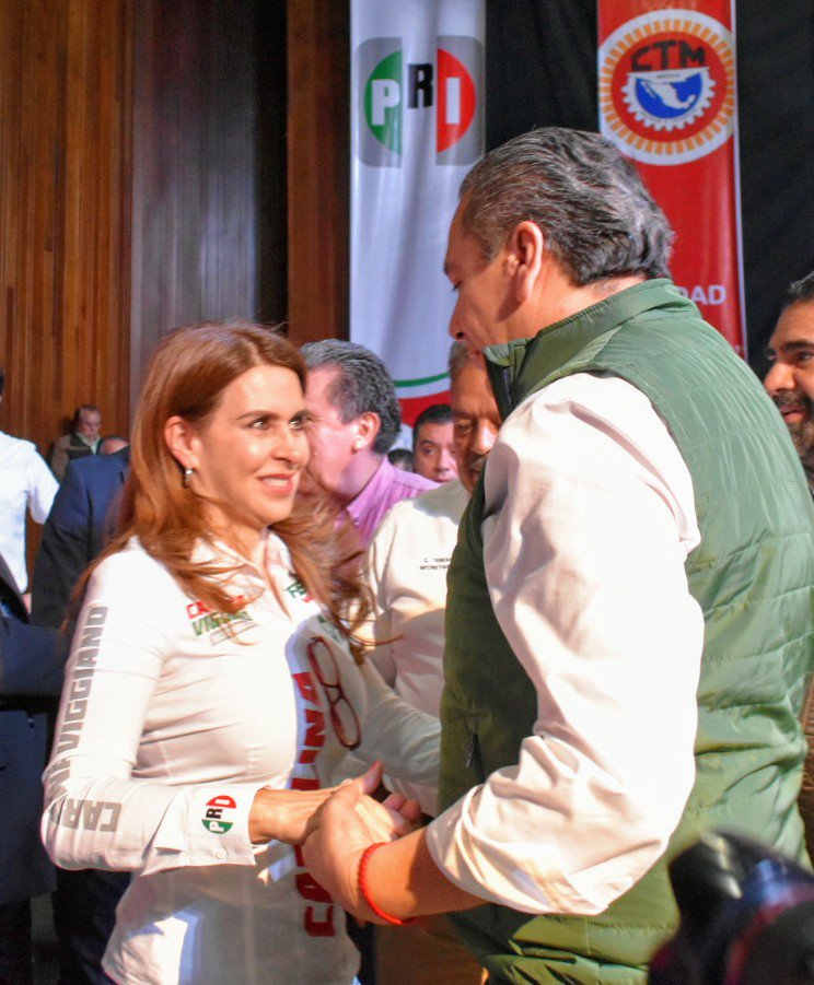 <a href="/caroviggiano/">Carolina Viggiano</a> es una mujer trabajadora hecha con el esfuerzo de su trabajo. Amiga de las causas del sector obrero fue diputada con nuestro líder <a href="/leobardosoto/">Leobardo Soto</a> en la 61 legislatura Es la mejor opción para nuestr@s compañer@s trabajadores. Será gobernadora de Hidalgo
#MiFotoConCaro