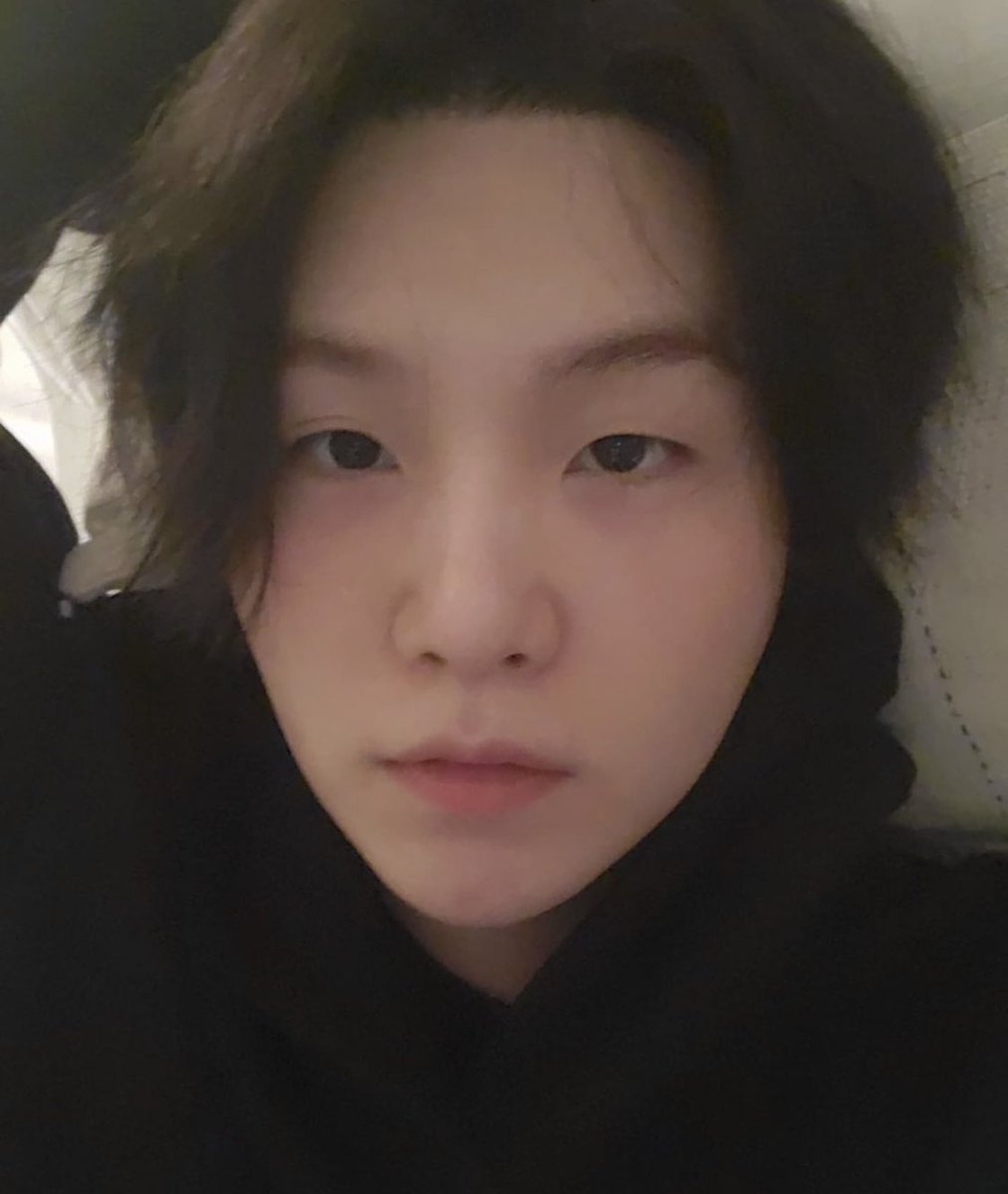 ZhAbqn's tweet photo. 一緒に旅をしたいのはナムジュン

眠れない夜を共に過ごしたいのはユンギ

一緒にサイクリングに行きたいのはソクジン

一緒に雪かきをしたいのはティモンディ高岸 https://t.co/Sa46B0377O