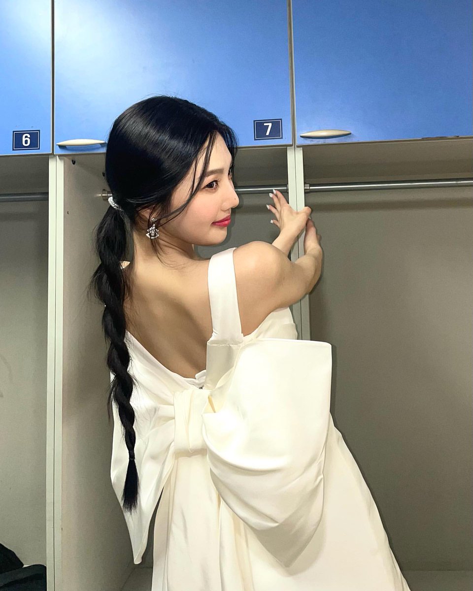 joystgrm's tweet photo. [INSTAGRAM POST] - 3P

👼🤍가온차트
https://t.co/NkDIbXnsL9

@RVsmtown #RedVelvet #레드벨벳 #Joy #조이 #Queendom   
220128 · 13:05:10 KST https://t.co/JM5dLXVrf0