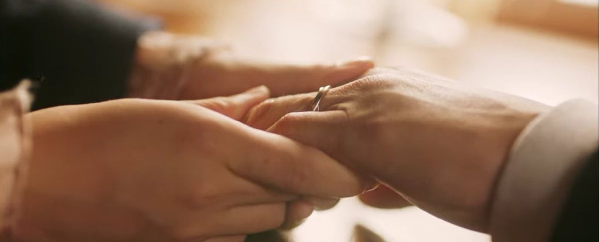 vousdivoyez's tweet photo. started watching mr. sunshine with zero expectation but now it turned out to be one of my top3 kdramas! every aspect about this masterpiece is perfect but how they delivered a romantic scene in the most thrilling yet painful way is what makes me obsessed. forever love #MrSunshine https://t.co/clwPrJlrFY
