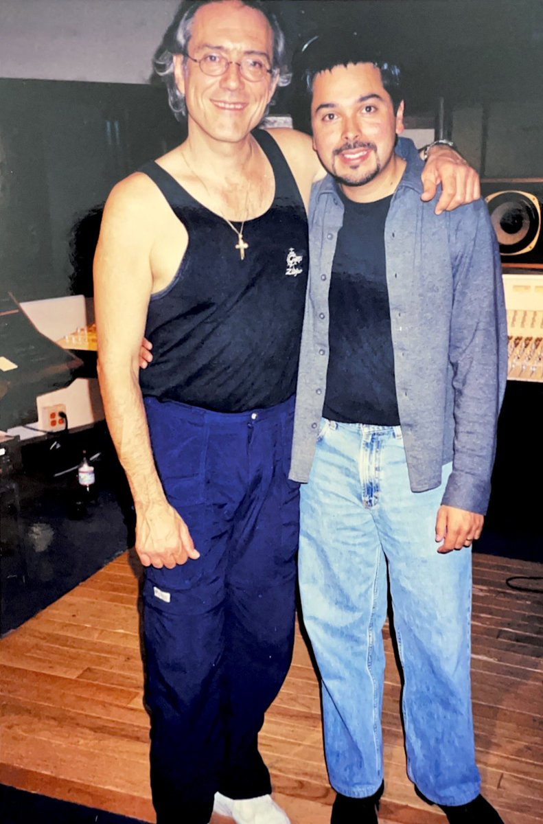Randall Gonzalez (@randall_glez) on Twitter photo #tbt Recordando el día que me encontré con <a href="/vinniecolaiuta/">Vinnie Colaiuta</a> en Stagg Street Studio, en Los Angeles California.
.
.
.
#randallgonzalez #alabanza #worship #diosesbueno #houston #losangeles #california #vinniecolaiuta #gretschdrums #ziljian #drums #bateria #tbt #bateristas #tbt Recordando el día que me encontré con <a href="/vinniecolaiuta/">Vinnie Colaiuta</a> en Stagg Street Studio, en Los Angeles California.
.
.
.
#randallgonzalez #alabanza #worship #diosesbueno #houston #losangeles #california #vinniecolaiuta #gretschdrums #ziljian #drums #bateria #tbt #bateristas