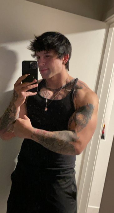 Three tweets in one day record breaking https://t.co/61pEnRPc4Z