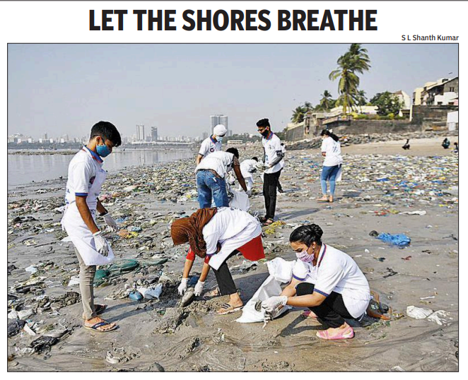 TOIMumbai's tweet photo. United Way #Mumbai conducted a clean-up drive at #Mahim beach on Thursday in an attempt to create awareness and sensitise students about the need for Mumbai to have cleaner and healthier coastline
Latest Updates: https://t.co/XoxAavQMcM https://t.co/sEMPIDnPro