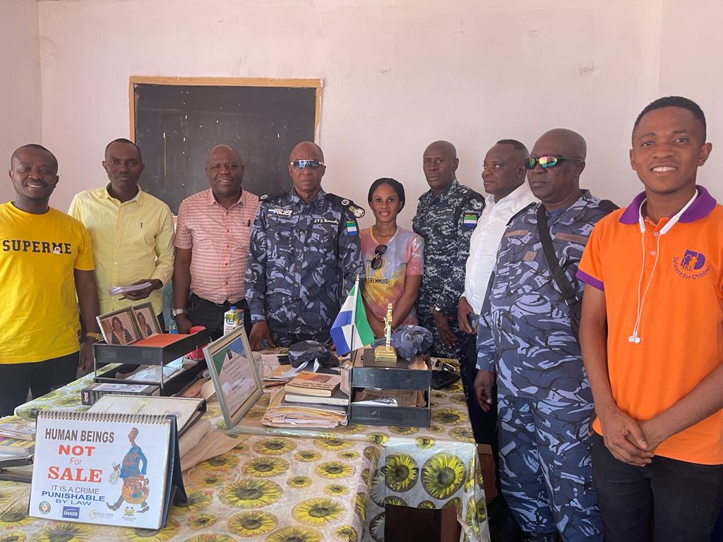 dci_sierraleone's tweet photo. #25th-26th Jan 2022, #DCI (Guinea and Sierra Leone) followed up on #SecurityOfficials at the border between #SierraLeone and #Guinea to examine the implementation of of their common #StandardOperatingProcedure on Child Trafficking. @FundHumanRights @DCIsecretariat  @DCI_Africa https://t.co/Uspb6X5Wai