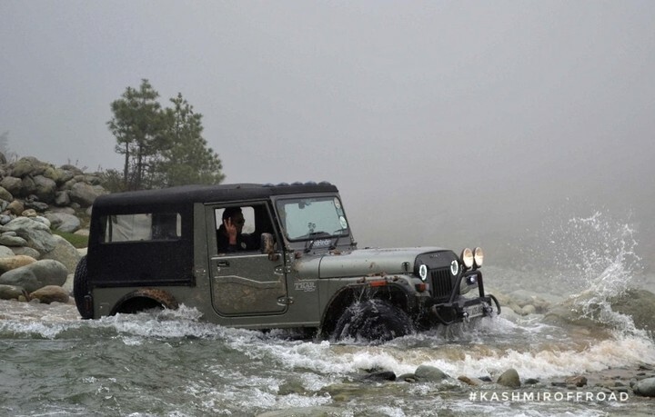 kashmiroffroad's tweet image. Our drive to work be like😀

#rivercrossing #mahindrathar #noroadnoproblem #jeep #livetodrive #offroadadventure #4x4adventure instagr.am/p/CZQnOgWsWxQ/