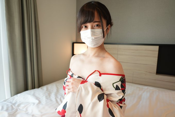 Ms.Kiuchi wears Japanese Kimono. More photos ＆ handjob movies on OnlyFans. https://t.co/2cGV3mIlvU