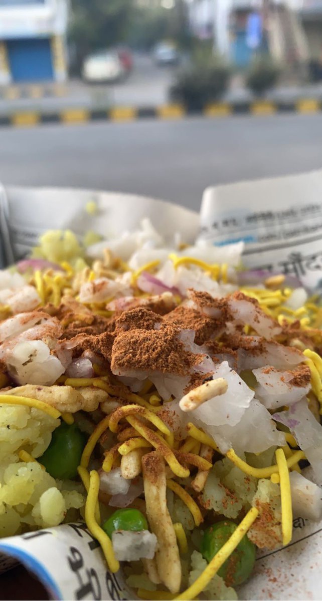 Dheeraj03713875's tweet photo. Mandatory breakfast of indoris  #poha #indorizayka @BKamthey @pranayp0 @fydocurious https://t.co/ak6nPXoXBh