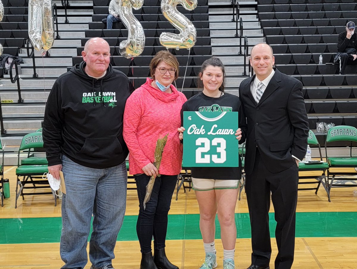 Great program sweep against Reavis tonight for <a href="/olchsgirlsbball/">Oak Lawn HS Girls Basketball</a>! Capped off with a senior night shout out to our senior player, Mia Kennelly! #olchspride