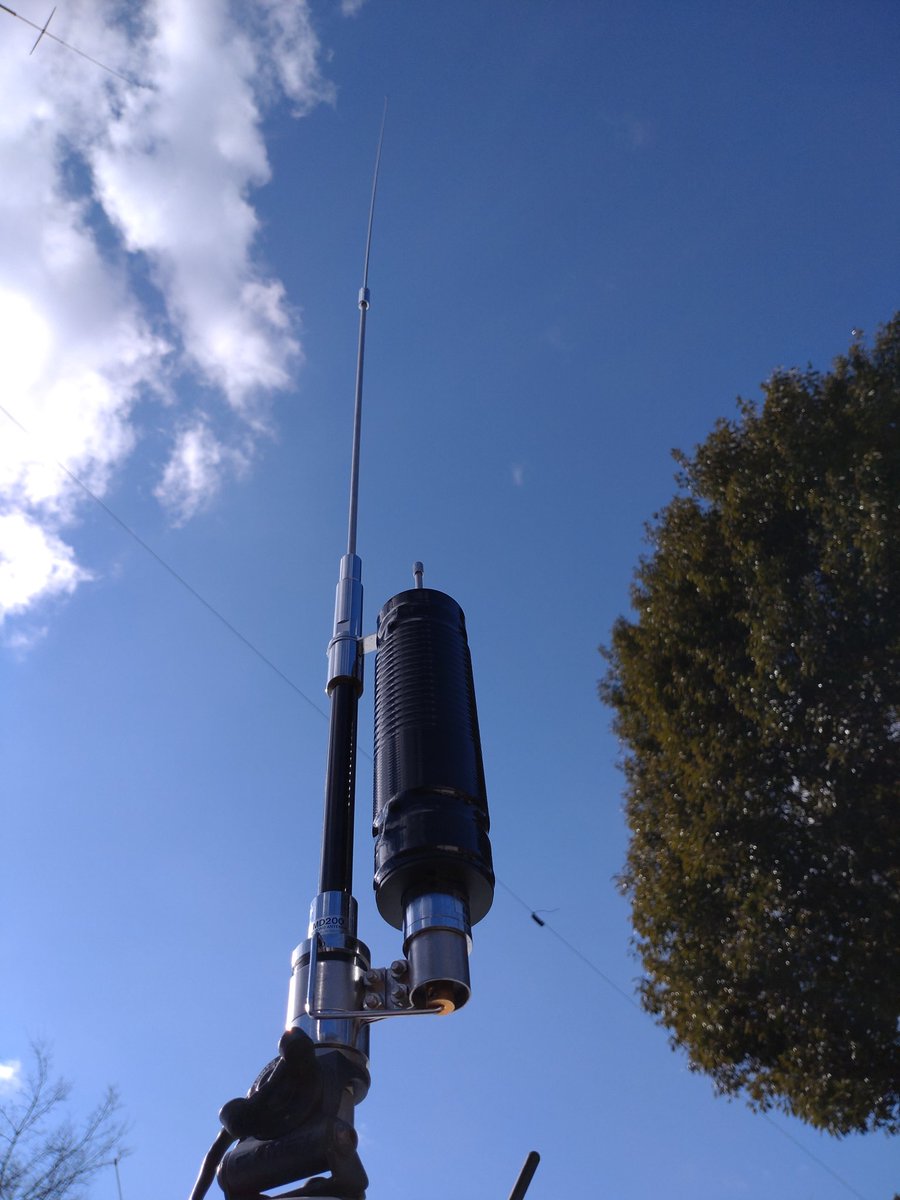 Jj1Nng's tweet photo. #7MHz モビホの取付テスト
#ベースローディング
#MD200
#センターローディング
#HF40CL
車体ボディーアース
SWR1.5帯域幅
±25kHz
マグネットアースシート
#MAT50
ボディーアース無し基台に取付ても帯域変わらないんですね🤔 MAT50もなかなかの物ですね😄
ガッチリ基台じゃないと耐えられない😅 https://t.co/eIB94ORGSr