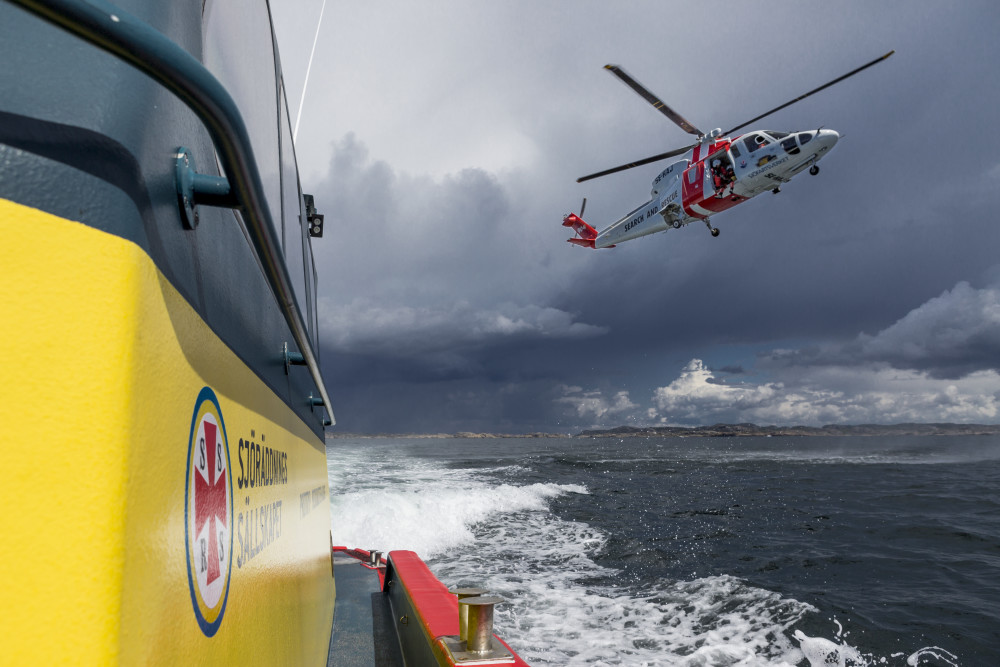 Under 2021 minskade antalet människor som var i sjönöd med fem procent jämfört med 2020. Enligt Sjöfartsverket genomfördes drygt 1100 sjöräddningsinsatser under året, där grundstötning och motorhaveri tillhörde de vanligaste orsak. mynewsdesk.com/se/sjoeraeddni…