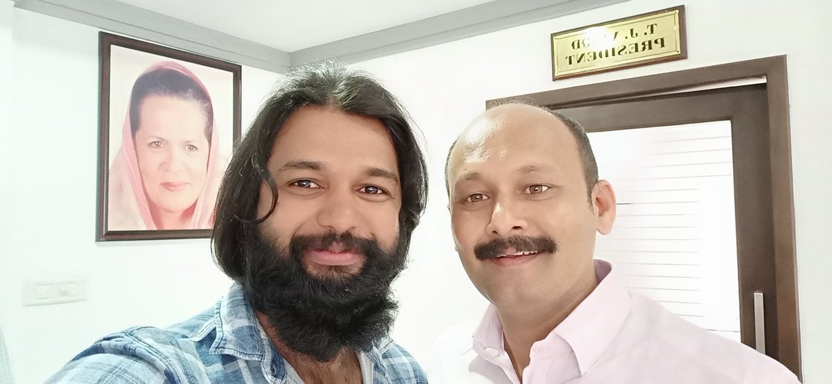 jinojohnactor's tweet image. #DCCPresident 
#MohammedShiyas
#ernakulam 

എറണാകുളം ജില്ലയിലെ  ഇന്ത്യൻ നാഷ്ണൽ കോൺഗ്രസ് പാർട്ടിയുടെ അമരക്കാരൻ , പ്രിയപ്പെട്ട DCC പ്രസിഡൻറ്  ഷിയാസ് ഇക്കാക്ക് Mohammed Shiyas  ജന്മദിനാശംസകൾ നേരുന്നു..! 😍

#JinoJohnActor