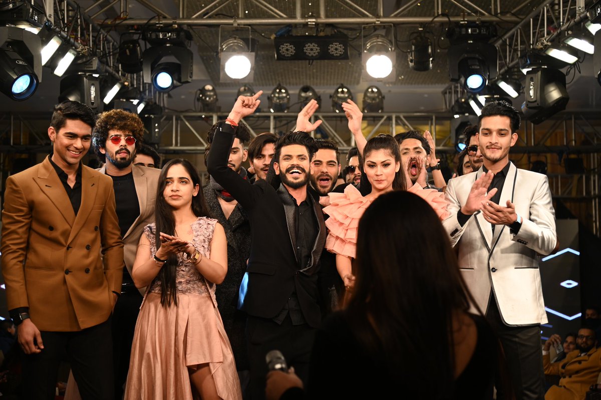 DesignerDurgesh's tweet photo. Everyday is a fashion show and the world is the runway. ...
.
.
Brand :- @lookbookapparel
Designer:- @DesignerDurgesh
.
#durgeshkatheriya #designerdurgeshkatheriya
#fashiondesign #runway #fyp #reelitfeelit #barielly #kanpur #modellling #instadaily #explorepage https://t.co/mVcqxUlsUo