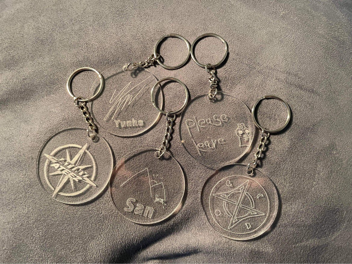 Amyypowerr's tweet photo. It was a successful day of freebie trades! These keychains were actually the worst to make though 😅 https://t.co/FvGetJ4YWS