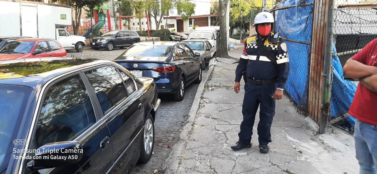 EnlaceTAguilas's tweet photo. También #hoy estuvieron los #Halcones @OVIALCDMX retirando camiones en calle 3 esquina #CaminoReal en #Tetelpan Gracias #JefeHalcon y #ZonaVial5 #K5 por el apoyo permanente en la zona @DtVinculo @ObsSegCiudadana @ConsueloPatino3 https://t.co/KVpjmJAgFM