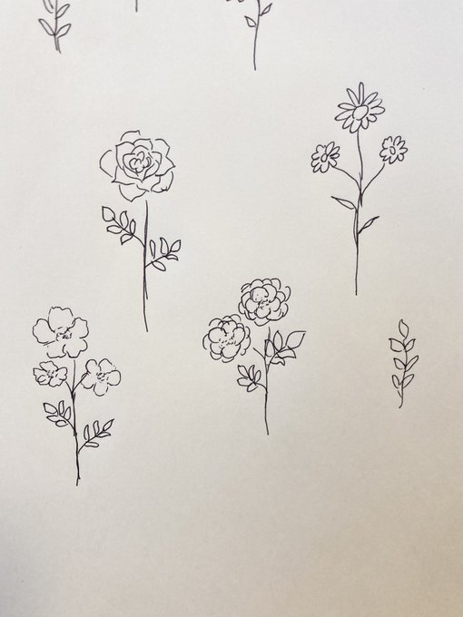 バラ柄考え中🤔🌹 