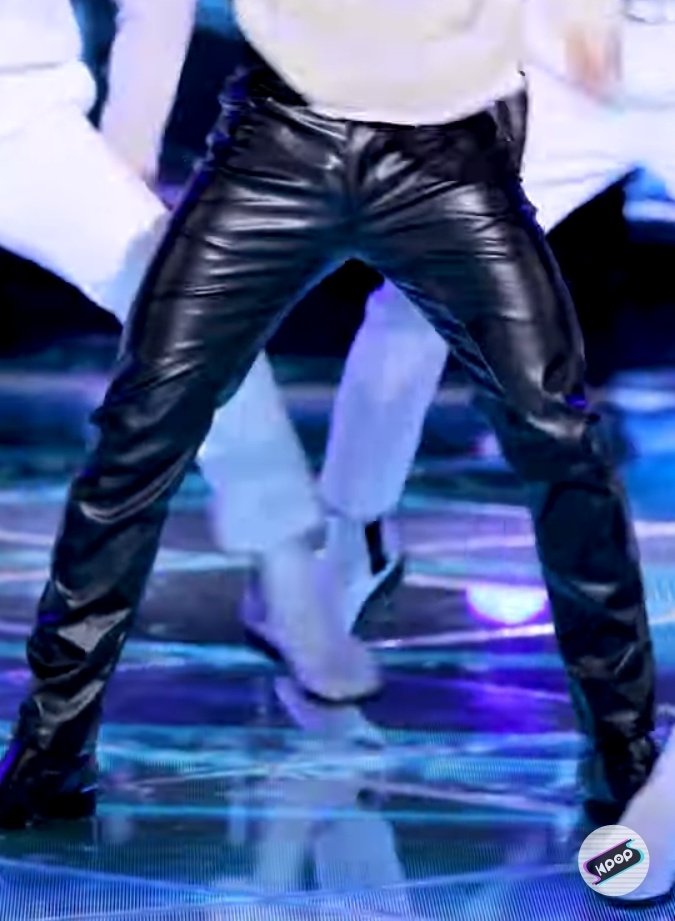 orang2007's tweet photo. send your best photo in leather pants https://t.co/5tvE6scKZN