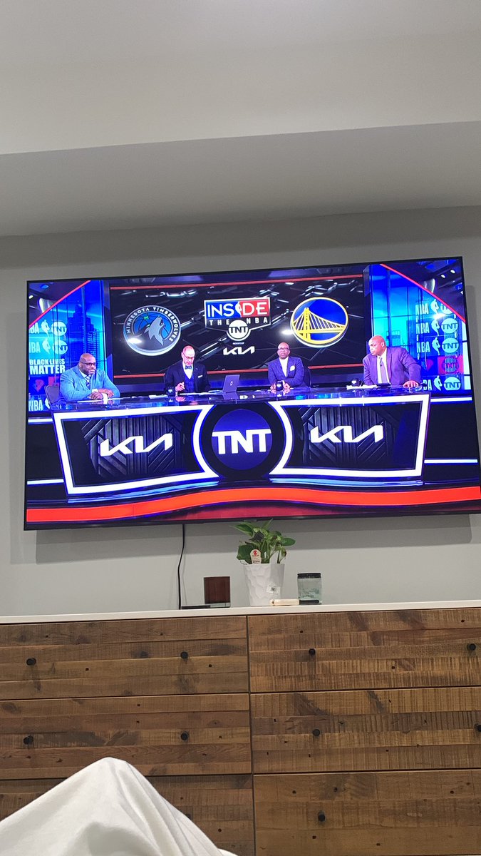 Seriously one of my favorite shows on TV every season. @NBAonTNT